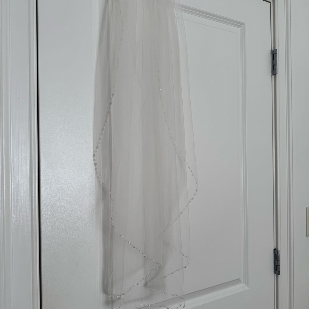 Pearl beaded fingertip veil
